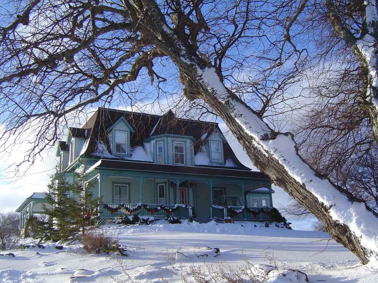 Points East Coastal Inn Saint Peters Bay Экстерьер фото